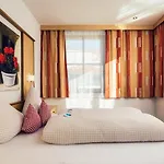 Reblaus Aparthotel 4*