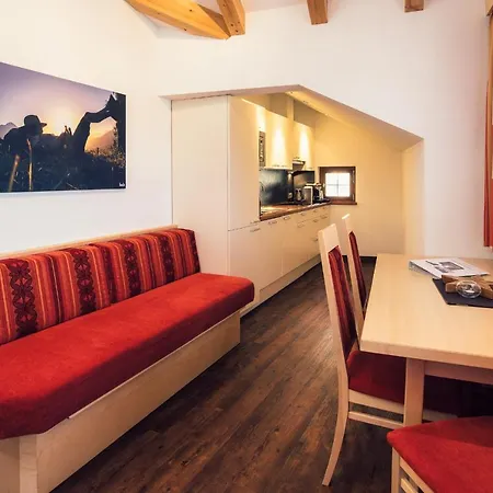 Reblaus Aparthotel 4*