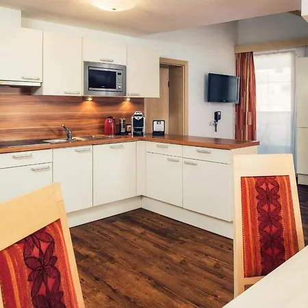 Reblaus Aparthotel 4*