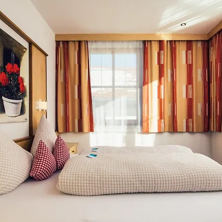 Reblaus Aparthotel 4*