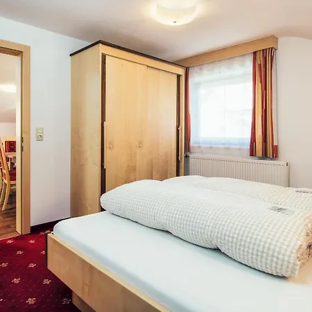 Reblaus Aparthotel 4*